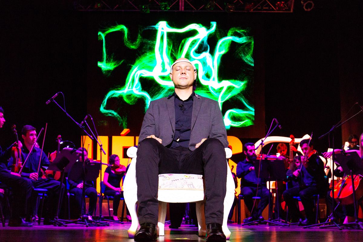 Alberto Levy on stage — Innovation Evangelist keynote speaker